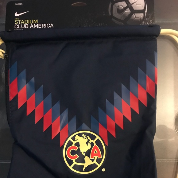 Soccer gear - Picture 2 of 7